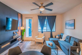 Posh 2BR Kierland Commons, TPC Golf, Pool, Gym, W-D